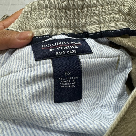 ROUNDTREE & YORKE Men’s Khaki Shorts in size 52 GUC - Picture 4 of 7